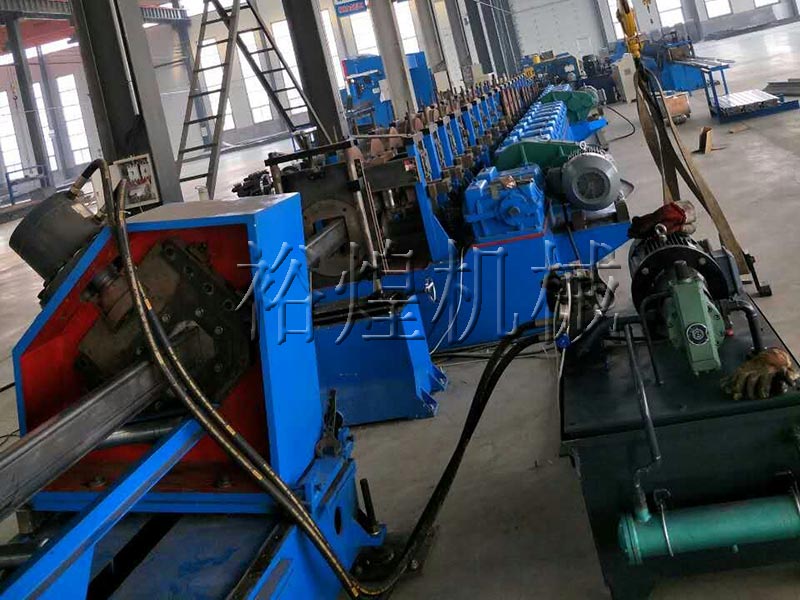 高速護欄板設(shè)備